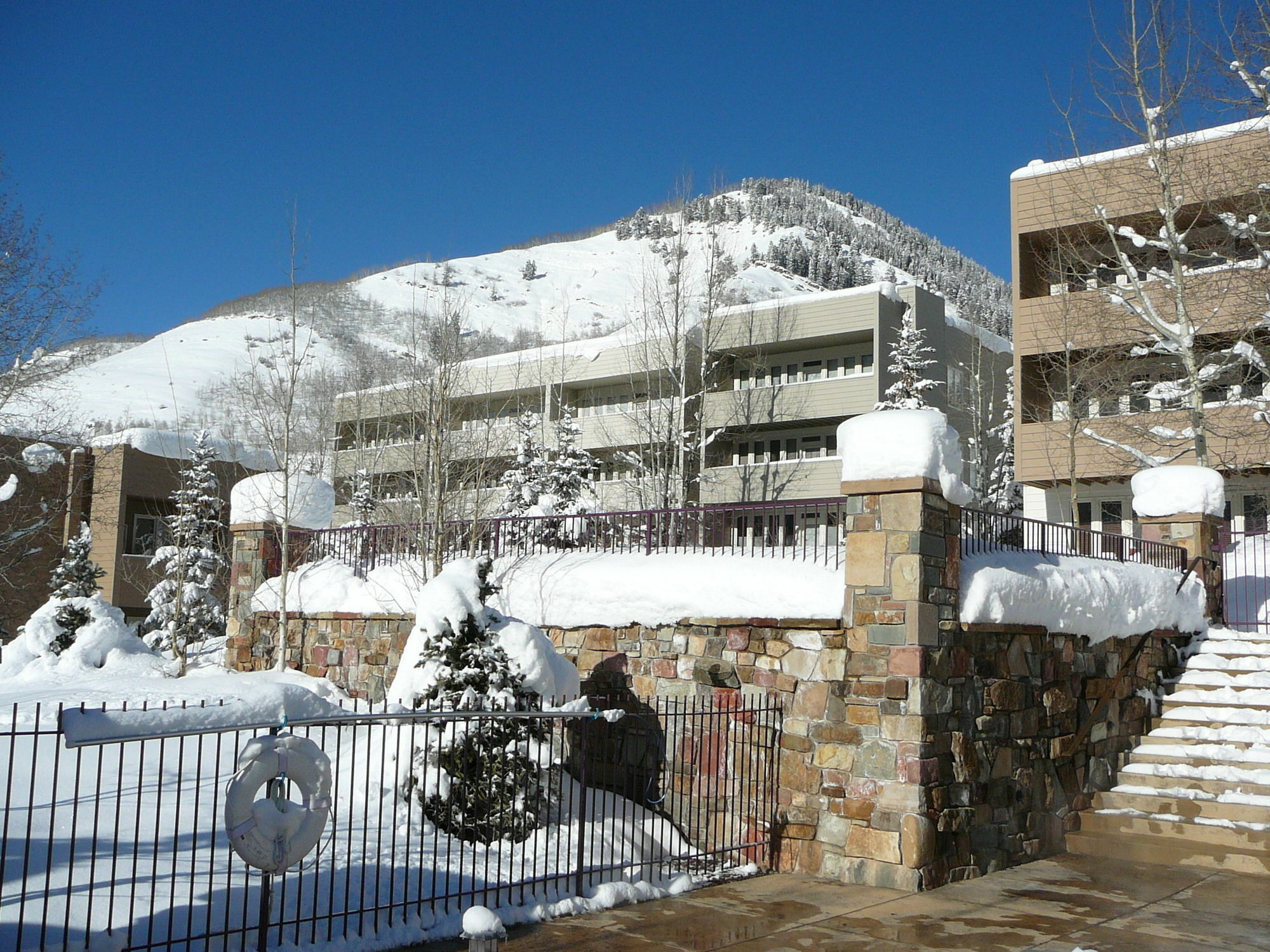 Sun Vail Aparthotel Exterior photo
